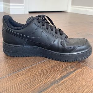 Women’s Nike Black Air Force 1 ’07